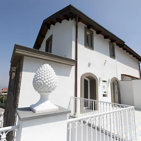 Konukevi Pia - Castellammare di Stabia